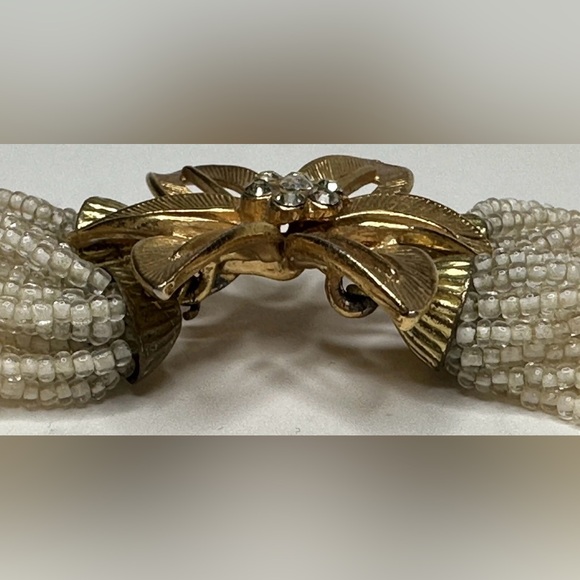 Vintage Luxurious Multi-Strand Pearl Necklace with Gold Bow Clasp - Picture 5 of 14